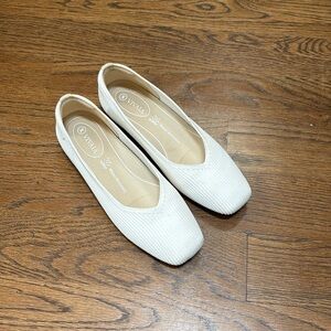 VIVAIA Square toe V cut flats
